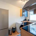 Monteurwohnung-mit-terrasse-fuer-7-personen-wlan-tv-kueche-ahrensburg-naehe-hamburg-agrp1204 Appartement *