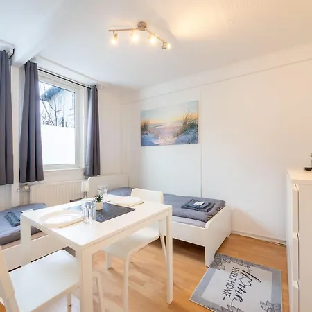 Monteurwohnung-mit-terrasse-fuer-7-personen-wlan-tv-kueche-ahrensburg-naehe-hamburg-agrp1204 * Ahrensburg