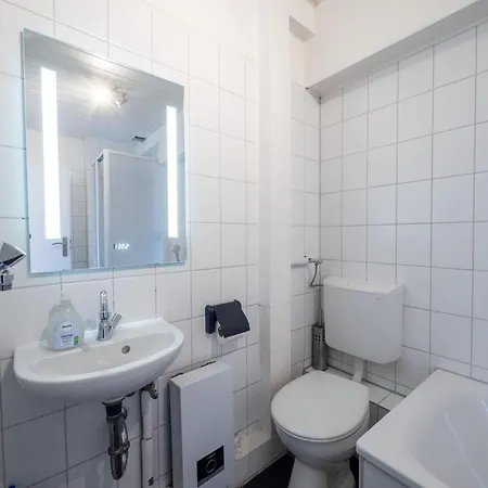 Monteurwohnung-mit-terrasse-fuer-7-personen-wlan-tv-kueche-ahrensburg-naehe-hamburg-agrp1204 Apartmán